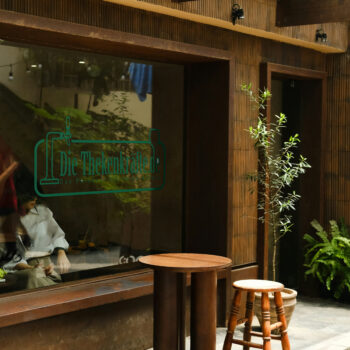 Modernes Werbedesign für Schaufenster und Glasflächen